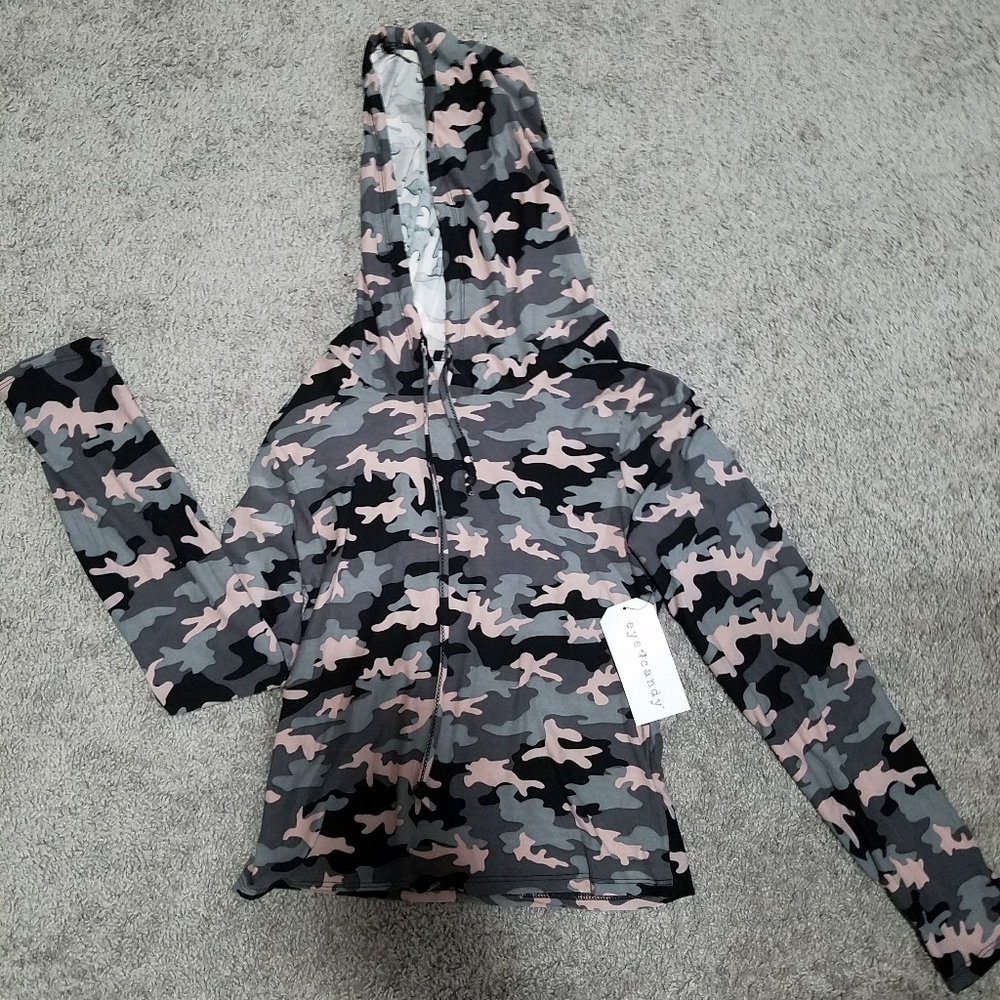 BRAND NEW! Camo Hoodie Shirt